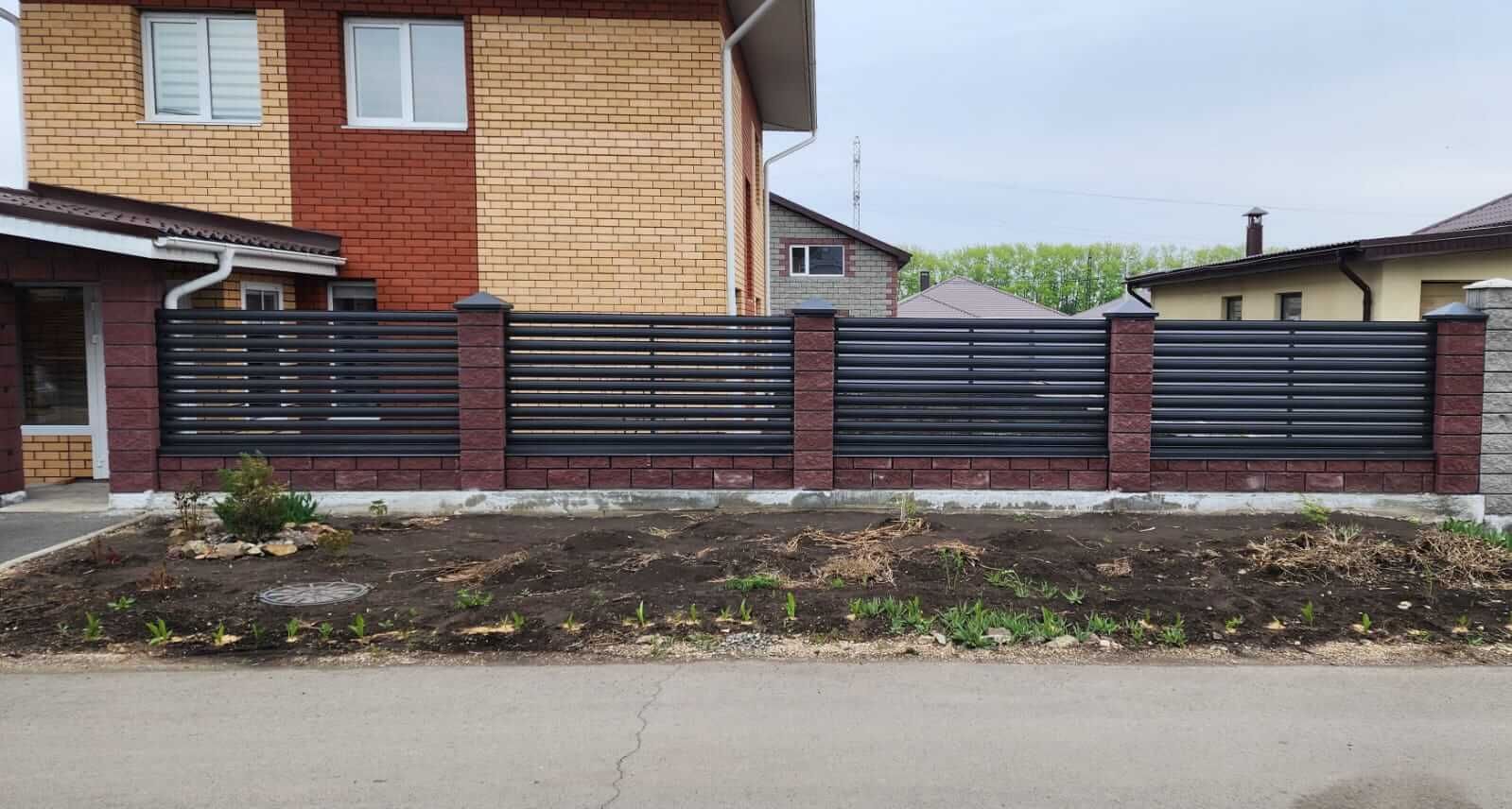 Забор-ранчо из штакетника 21м RAL7024/7024 Серый Графит МАТТЕ фото 8 в Санкт-Петербурге