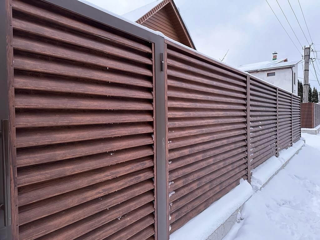 Забор-жалюзи из ламелей еврожалюзи 43м Каштан Printech фото 3 в Санкт-Петербурге