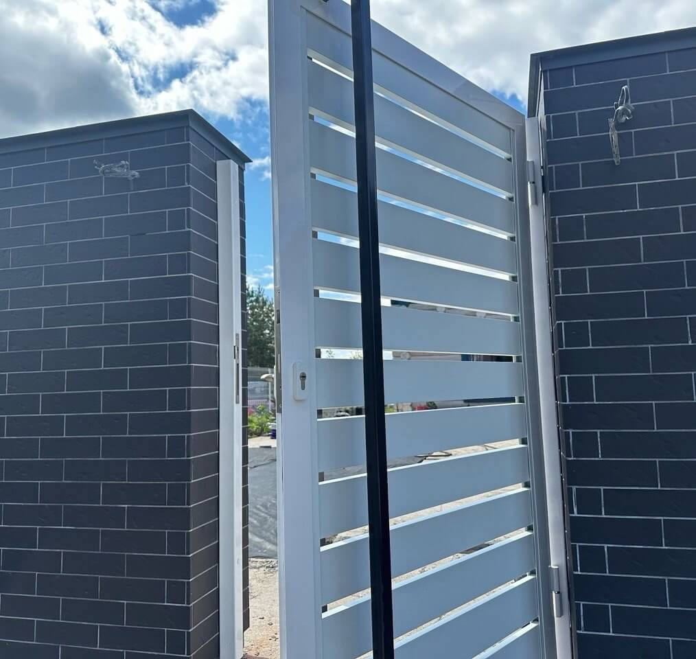 Калитка из металлопланкена RAL9003 Белый фото 1 в Санкт-Петербурге