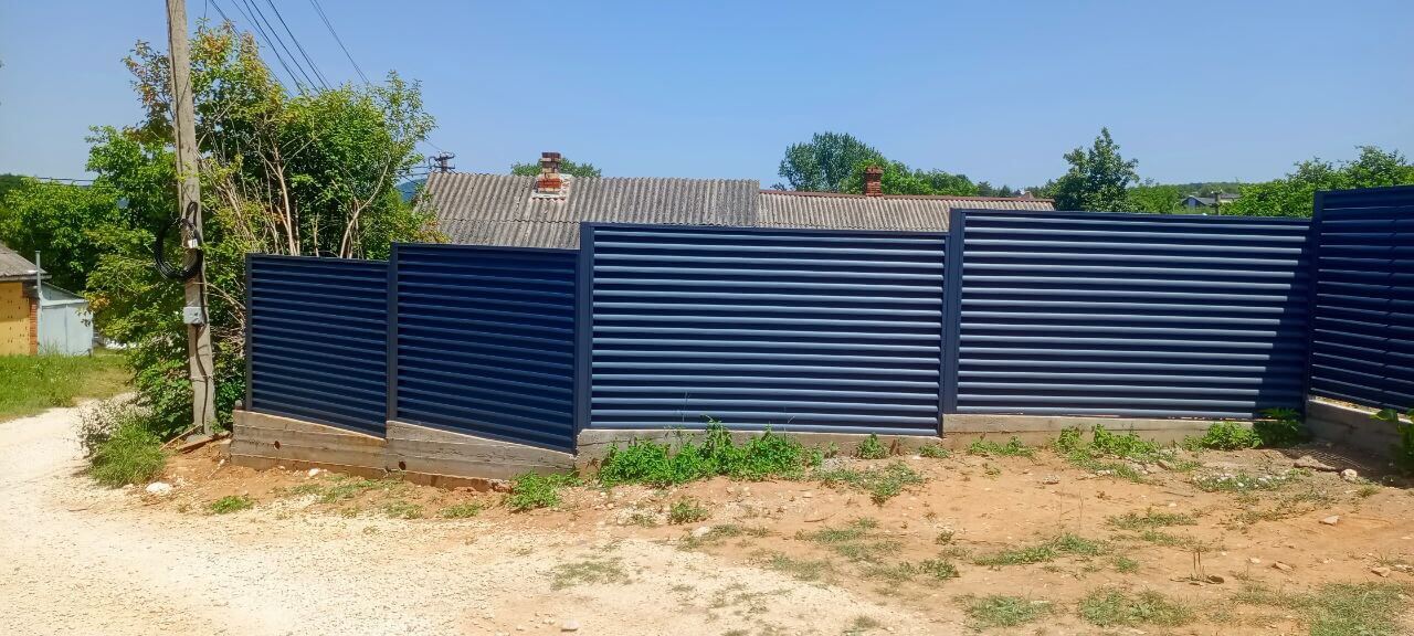 Забор-жалюзи из ламелей Еврожалюзи 53м RAL7024 Серый Графит МАТТЕ фото 6 в Санкт-Петербурге