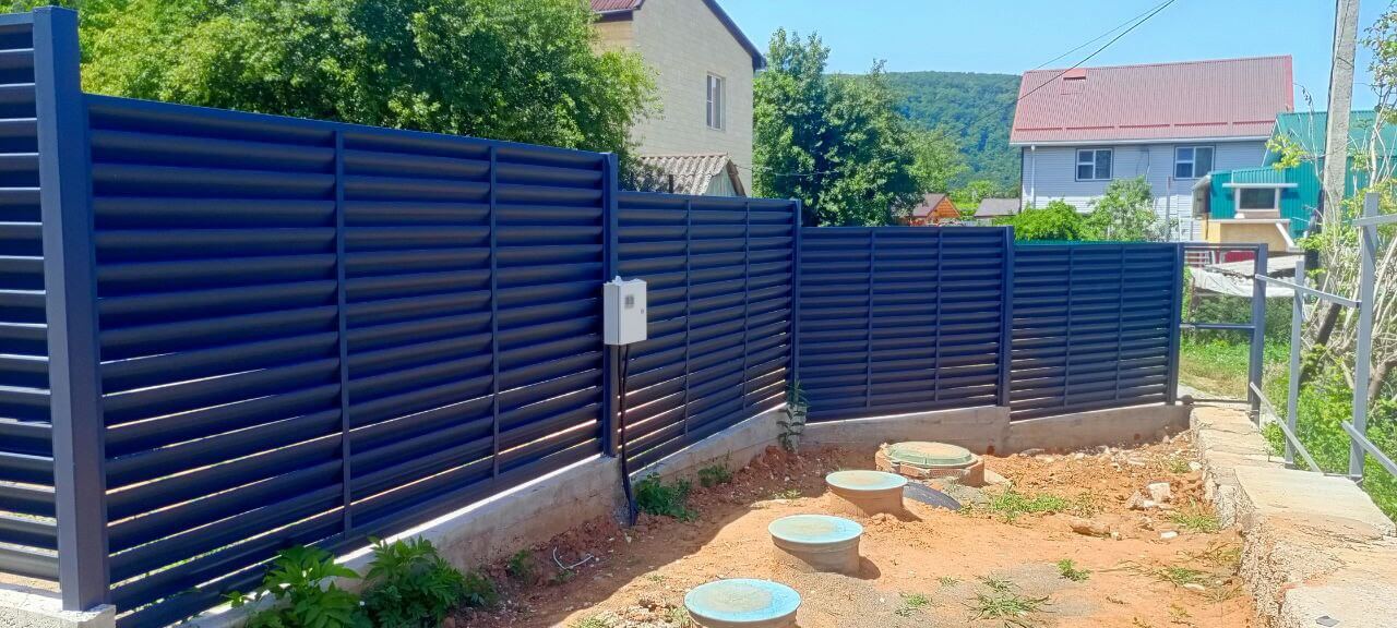 Забор-жалюзи из ламелей Еврожалюзи 53м RAL7024 Серый Графит МАТТЕ фото 2 в Санкт-Петербурге
