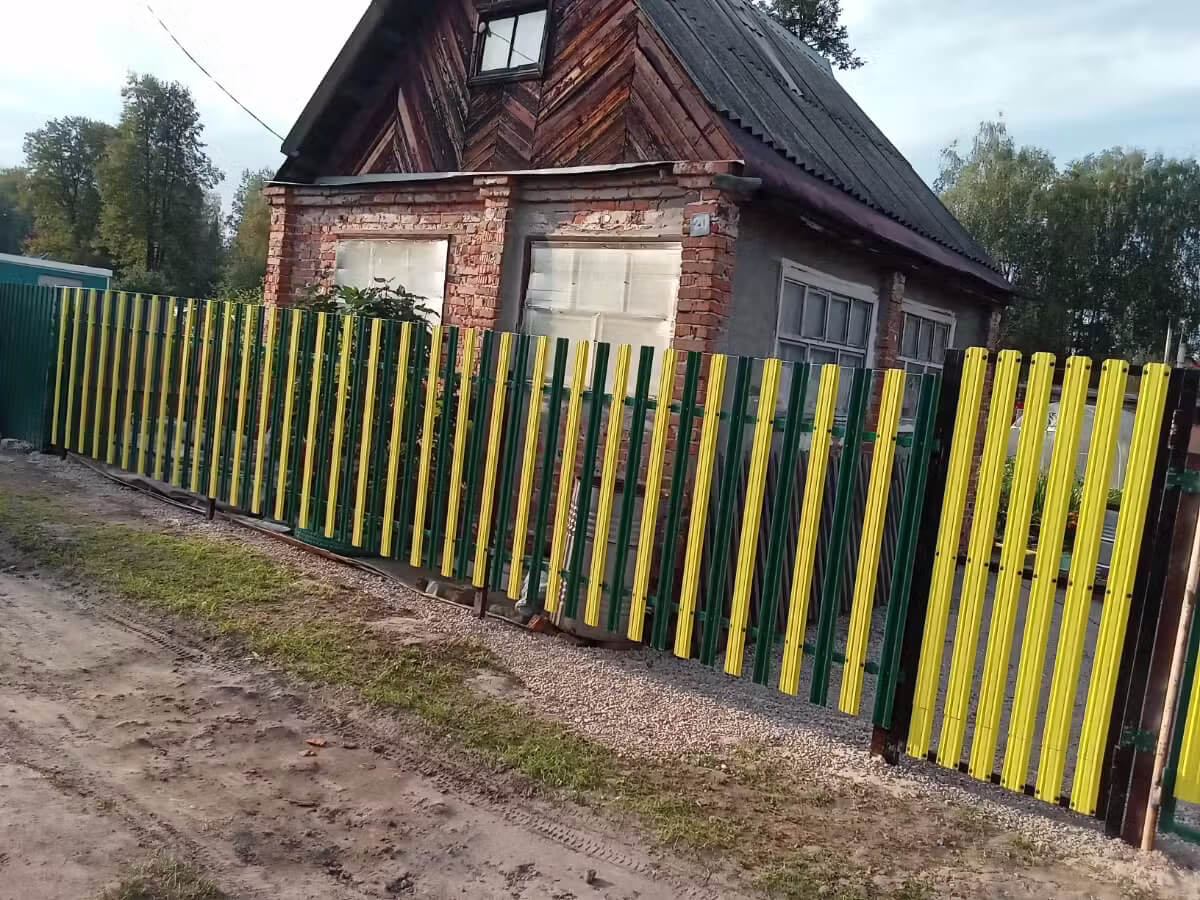 Забор из евроштакетника 13м RAL1018 Желтый фото 1 в Санкт-Петербурге