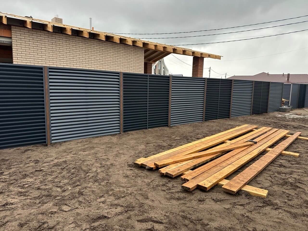 Забор из ламелей еврожалюзи 160м RAL7024/7024 Серый Графит двусторонний МАТТЕ фото 6 в Санкт-Петербурге