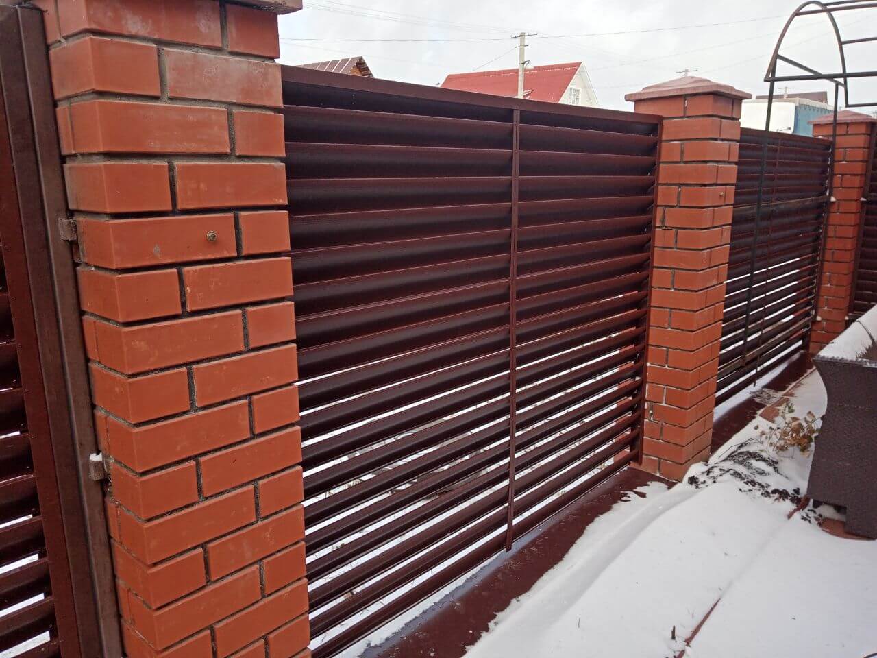 Забор из ламелей еврожалюзи 12м RAL8017/8017 Шоколад двусторонний МАТТЕ фото 5 в Санкт-Петербурге