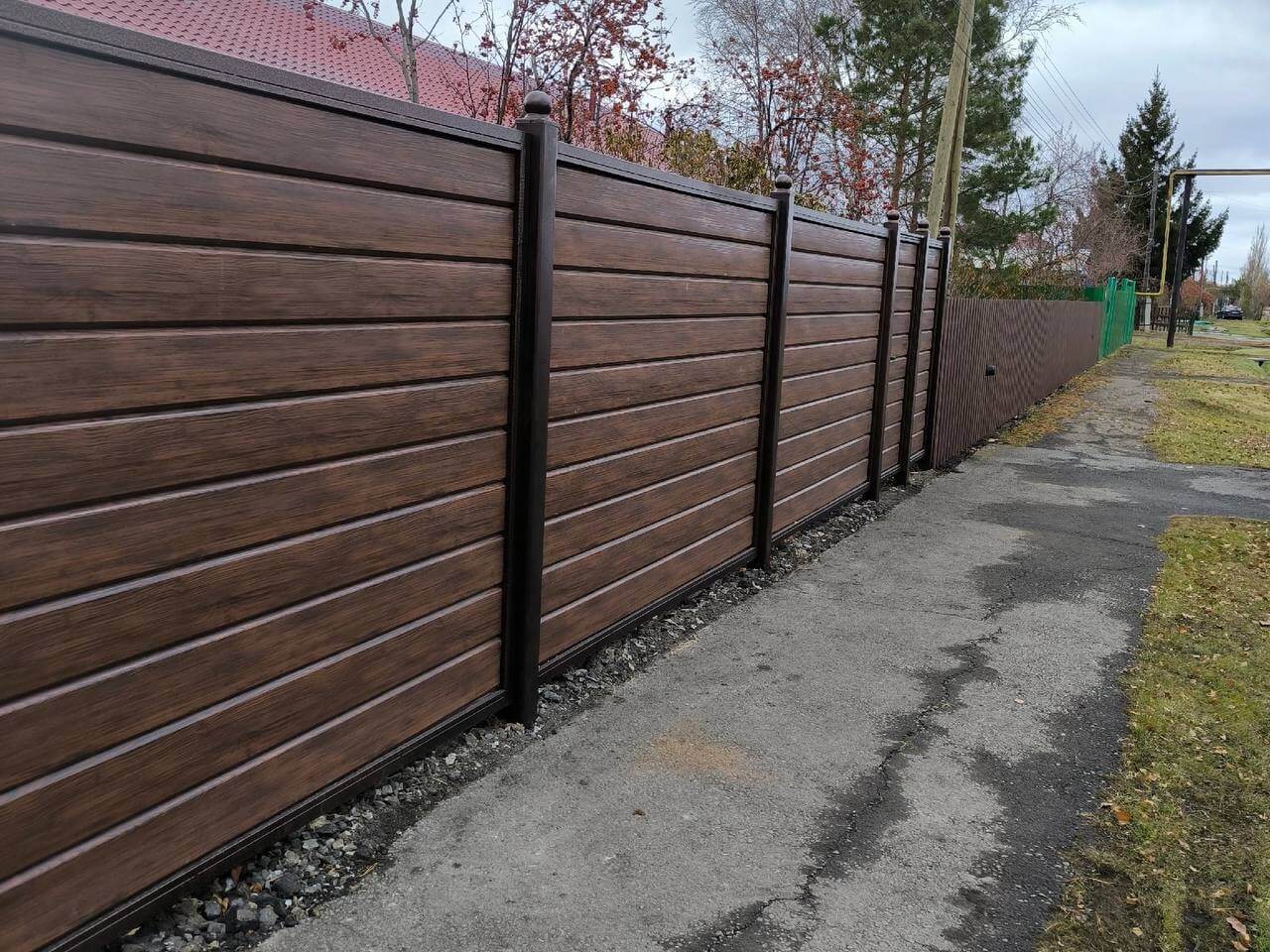 Забор из металлосайдинга Евро-Брус 46м Античное Дерево Принтек фото 1 в Санкт-Петербурге