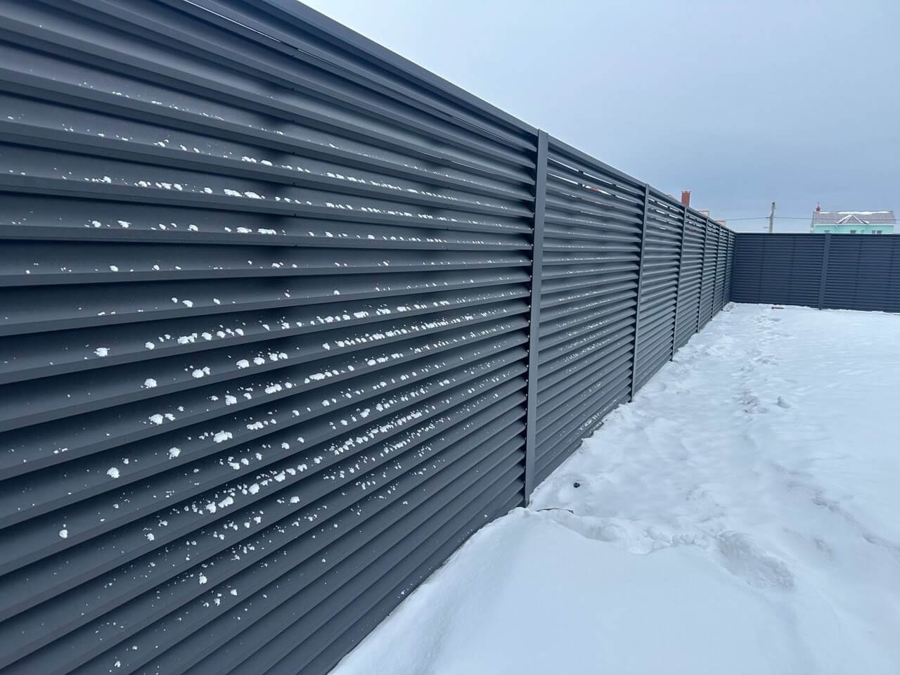 Забор-жалюзи из ламелей ЭКО-Z 130м RAL9005 Черный МАТТЕ в Санкт-Петербурге
