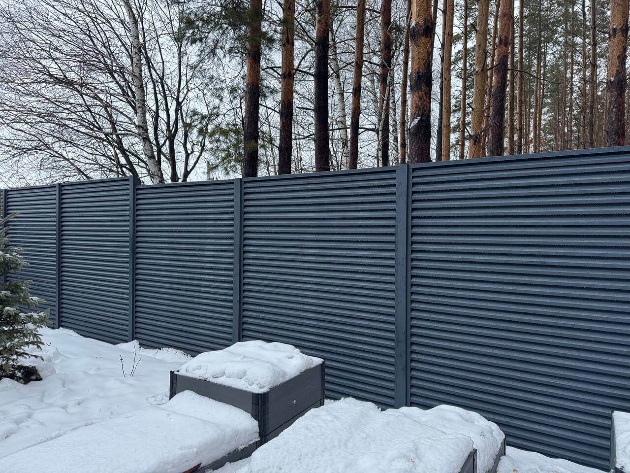 Забор-жалюзи из ламелей ЭКО-Z-US 54м RAL7024/7024 Серый Графит двусторонний МАТТЕ фото 3 в Санкт-Петербурге