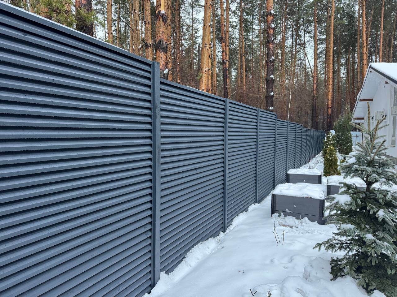 Забор-жалюзи из ламелей ЭКО-Z-US 54м RAL7024/7024 Серый Графит двусторонний МАТТЕ в Санкт-Петербурге