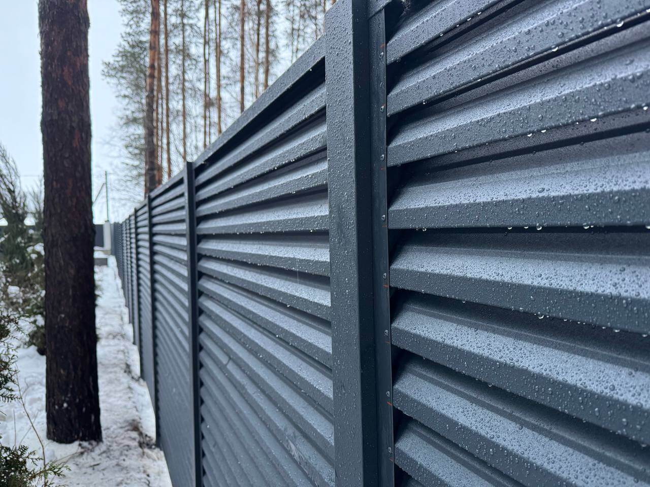 Забор-жалюзи из ламелей ЭКО-Z-US 54м RAL7024/7024 Серый Графит двусторонний МАТТЕ фото 1 в Санкт-Петербурге