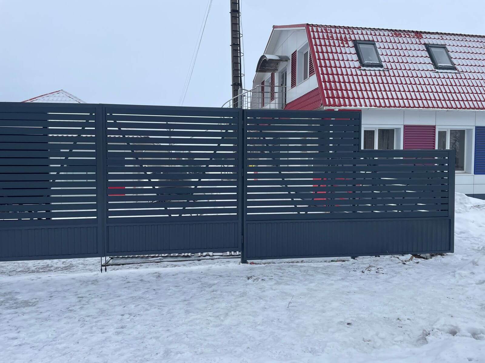 Забор-ранчо из металлического планкена 11м RAL7024 Серый Графит фото 1 в Санкт-Петербурге