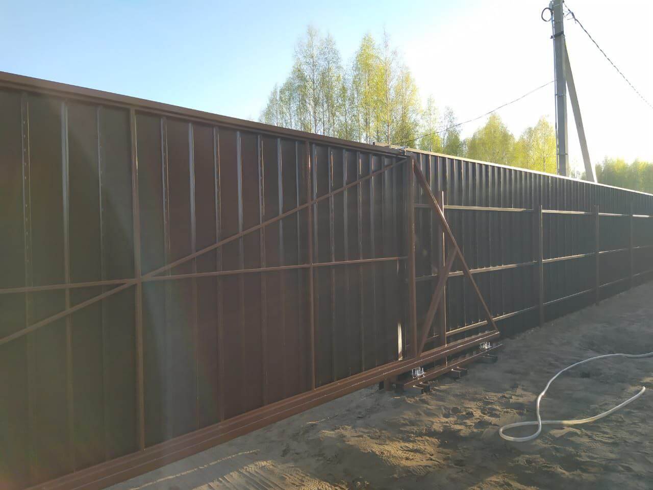 Забор из металлосайдинга ЕВРО-БРУС 25м Темный Каштан 3D Принтек фото 4 в Санкт-Петербурге