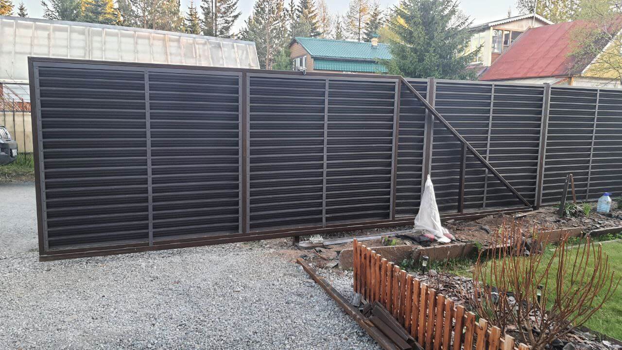 Забор-жалюзи из ламелей ЭКО-Z-US 12м RAL8019/8019 Темный Шоколад двусторонний МАТТЕ фото 3 в Санкт-Петербурге