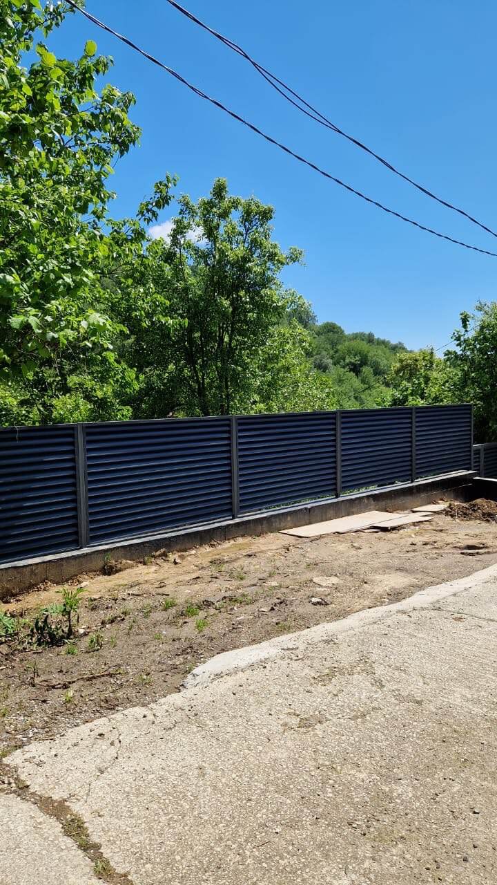 Забор-жалюзи из ламелей еврожалюзи 23м RAL7024/7024 Серый Графит двусторонний МАТТЕ фото 2 в Санкт-Петербурге