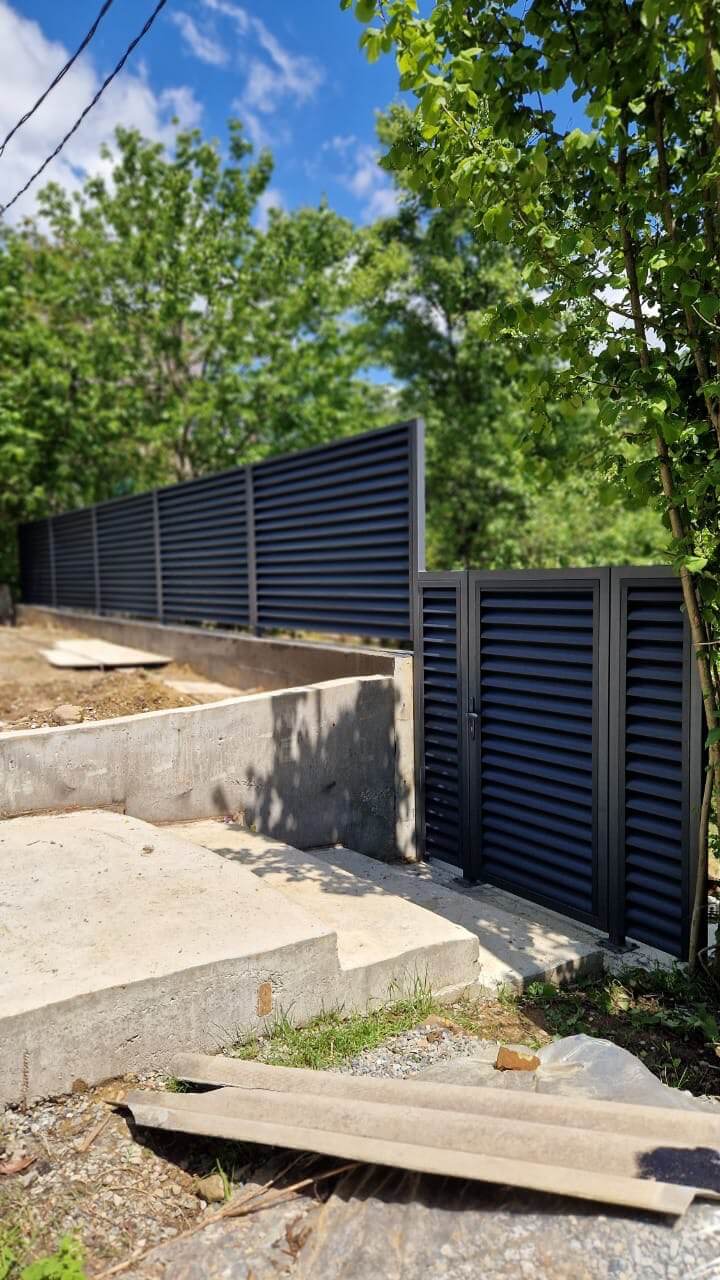 Забор-жалюзи из ламелей еврожалюзи 23м RAL7024/7024 Серый Графит двусторонний МАТТЕ фото 1 в Санкт-Петербурге