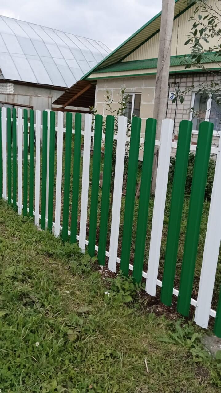 Забор из евроштакетника 10м RAL9003 Белый, RAL6029 Зеленая Мята фото 2 в Санкт-Петербурге