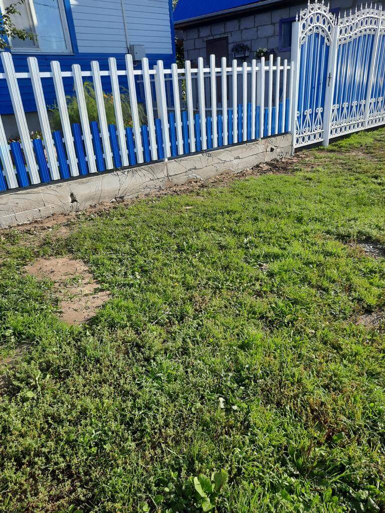 Забор из евроштакетника 14м RAL9003 Белый, RAL5005 Синий Сигнал фото 3 в Санкт-Петербурге