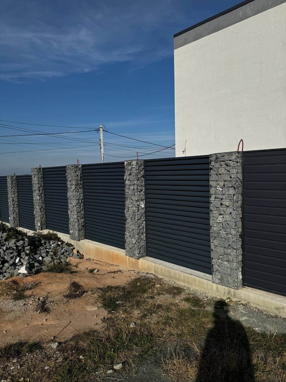 Забор-жалюзи из ламелей ЭКО-Z-US усиленных 36м RAL7024/7024 Серый Графит двусторонний МАТТЕ фото 6 в Санкт-Петербурге