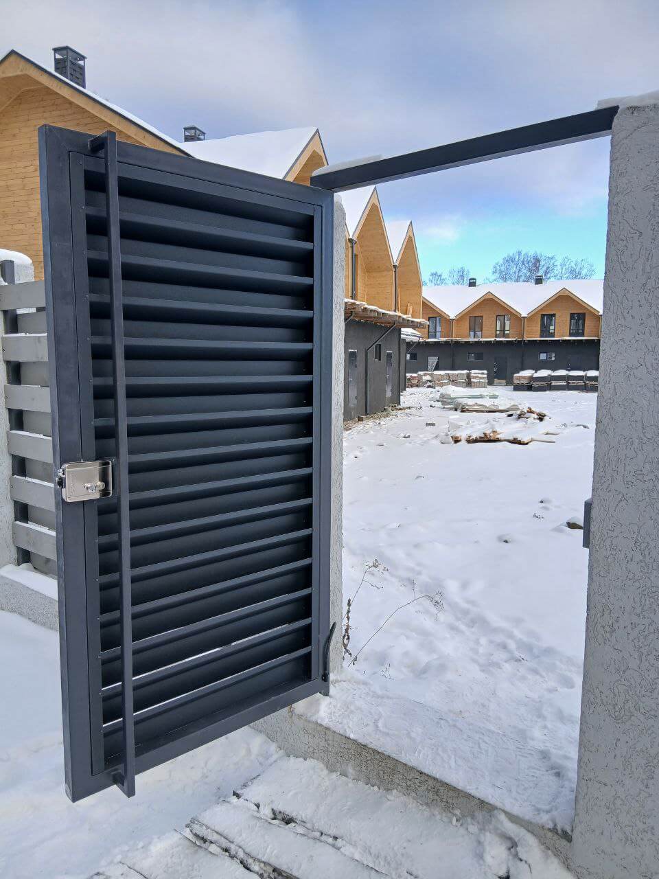 Входная группа из ламелей Хай-Тек RAL7024/7024 Серый Графит двусторонний МАТТЕ фото 21 в Санкт-Петербурге