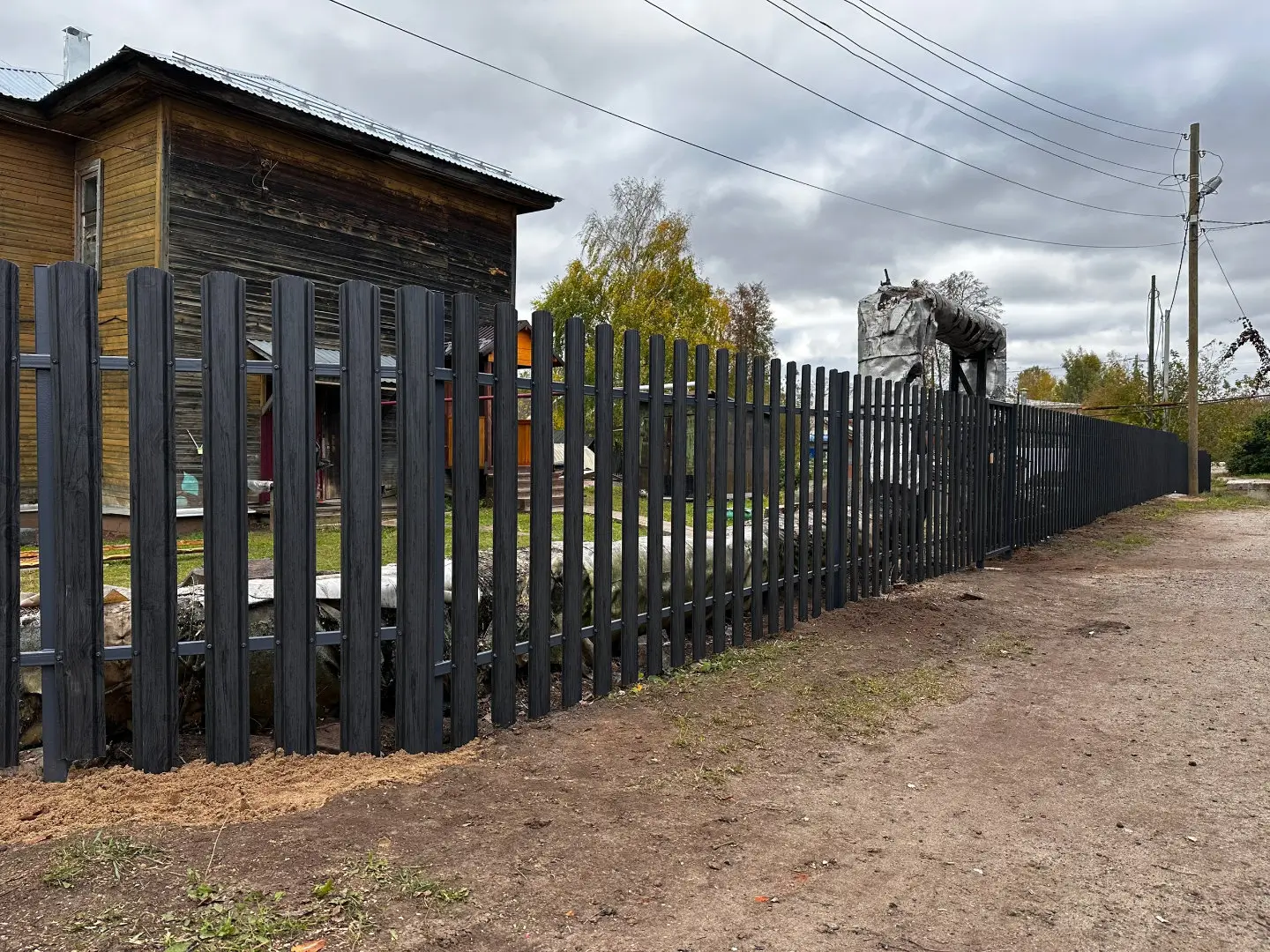 Забор из евроштакетника 63м Черное Дерево 3D Принтек фото 1 в Санкт-Петербурге