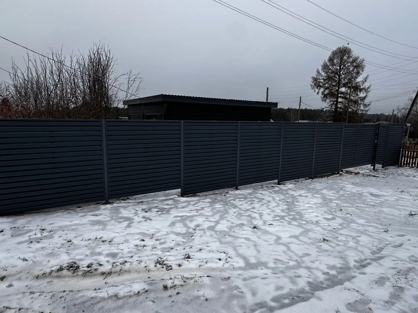 Забор-жалюзи из ламелей Хай-Тек 20м RAL7024/7024 Серый Графит двусторонний МАТТЕ фото 3 в Санкт-Петербурге