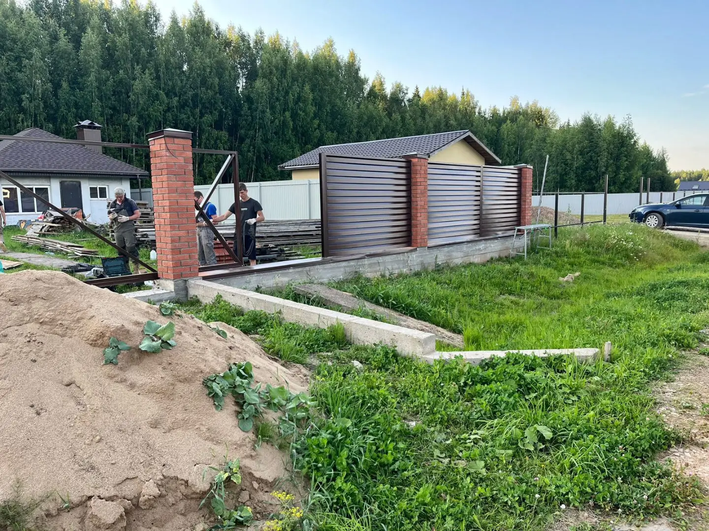 Забор-жалюзи из ламелей Хай-Тек 26м RAL8017/8017 Шоколад двусторонний фото 3 в Санкт-Петербурге